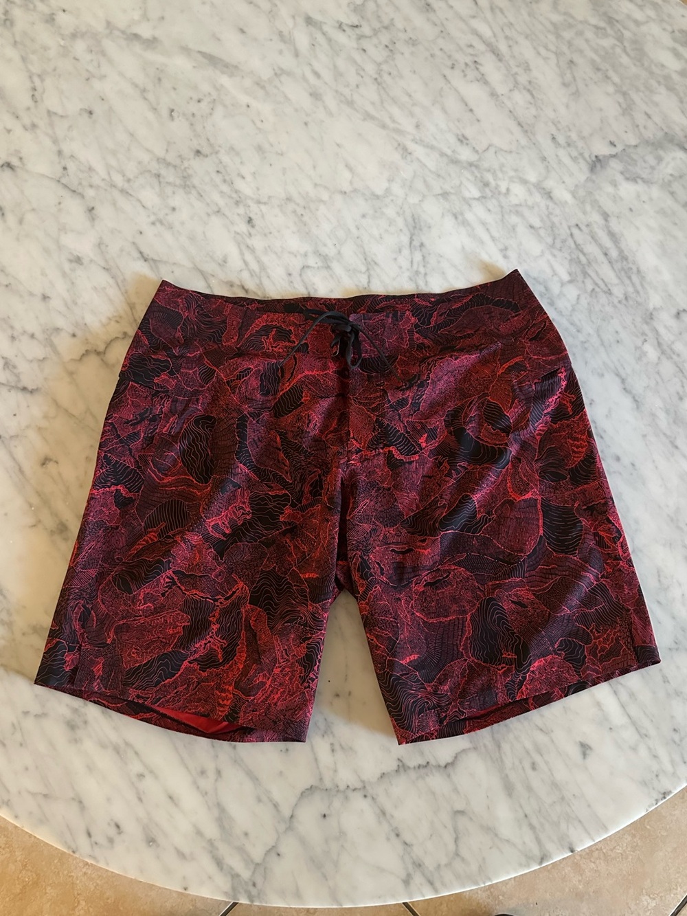 Lululemon Currrent State Board Short 9" Endeavor Red Black Size 36